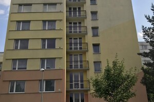 Mytí fasády paneláku PO