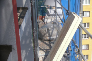 Vyčištění fasády výškového panelového domu